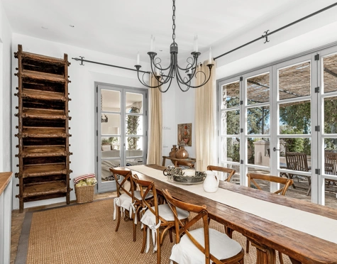 Villa for sale in El Madroñal, Benahavis