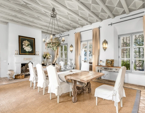 Villa for sale in El Madroñal, Benahavis