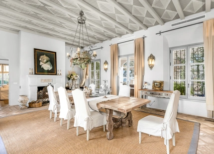 CHARMING 6-BEDROOM VILLA WITH PANORAMIC SEA AND MOUNTAIN VIEWS