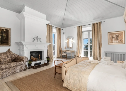 CHARMING 6-BEDROOM VILLA WITH PANORAMIC SEA AND MOUNTAIN VIEWS