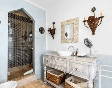 Villa for sale in El Madroñal, Benahavis