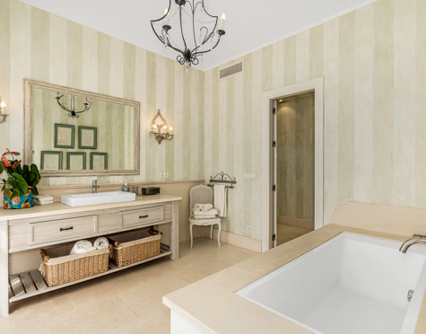 Villa for sale in El Madroñal, Benahavis