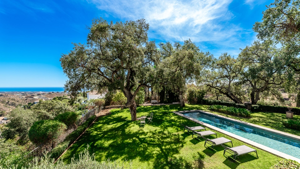 Villa for sale in El Madroñal, Benahavis