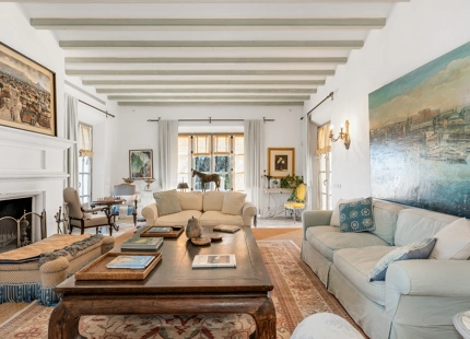CHARMING 6-BEDROOM VILLA WITH PANORAMIC SEA AND MOUNTAIN VIEWS