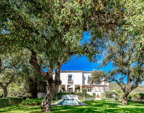 Villa for sale in El Madroñal, Benahavis