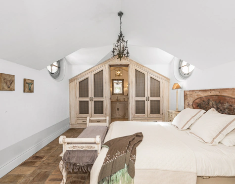 Villa for sale in El Madroñal, Benahavis