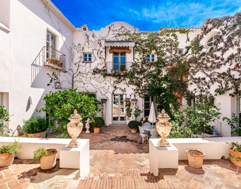 Villa for sale in El Madroñal, Benahavis