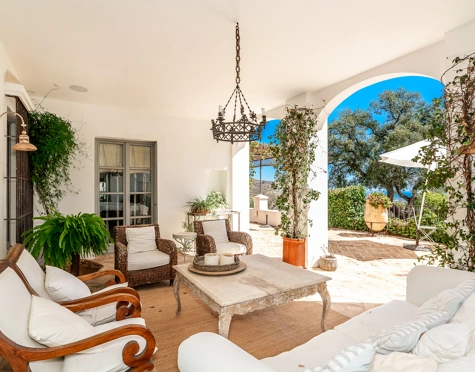 Villa for sale in El Madroñal, Benahavis