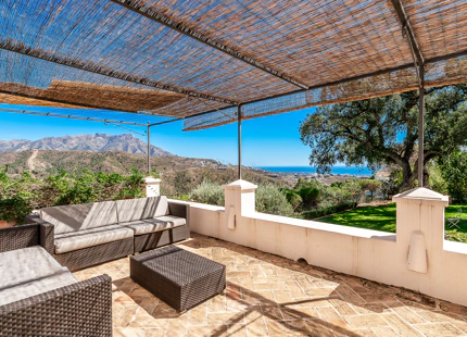 CHARMING 6-BEDROOM VILLA WITH PANORAMIC SEA AND MOUNTAIN VIEWS