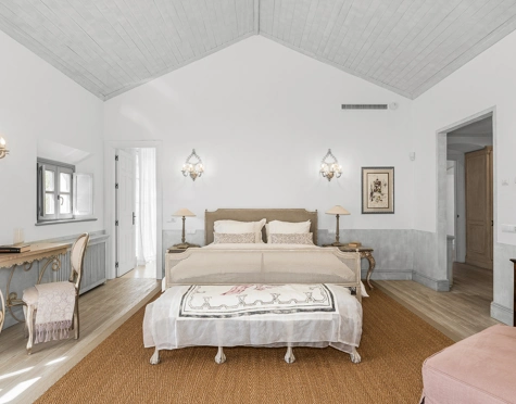 Villa for sale in El Madroñal, Benahavis