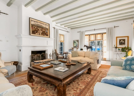 CHARMING 6-BEDROOM VILLA WITH PANORAMIC SEA AND MOUNTAIN VIEWS