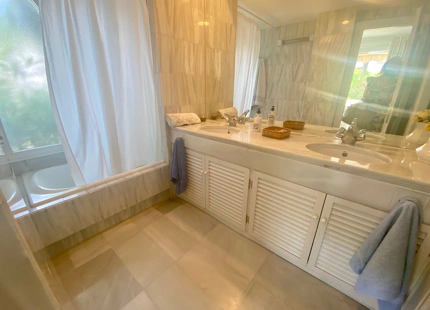 1. Línea de playa comunidad, apartamento en planta baja