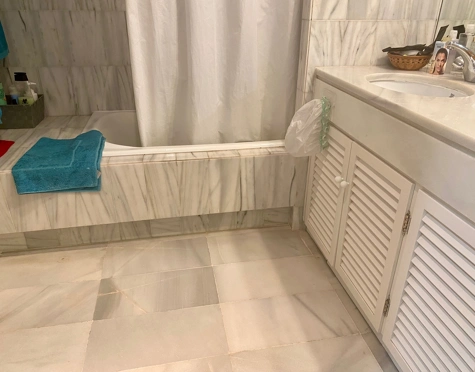 Ground Floor Apartment for sale in Alcazaba Beach, Estepona East