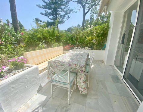 Ground Floor Apartment for sale in Alcazaba Beach, Estepona East