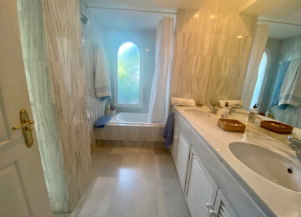 1. Línea de playa comunidad, apartamento en planta baja