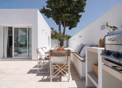 EXCEPCIONAL VILLA DE UNA SOLA PLANTA CON UBICACIÓN PRIVILEGIADA EN NUEVA ANDALUCÍA