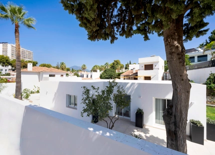 EXCEPCIONAL VILLA DE UNA SOLA PLANTA CON UBICACIÓN PRIVILEGIADA EN NUEVA ANDALUCÍA
