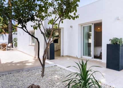 EXCEPCIONAL VILLA DE UNA SOLA PLANTA CON UBICACIÓN PRIVILEGIADA EN NUEVA ANDALUCÍA