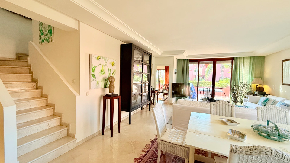 Apartamento en venta en Menara Beach, Estepona Este