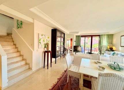 Apartamento en venta en Menara Beach, Estepona Este