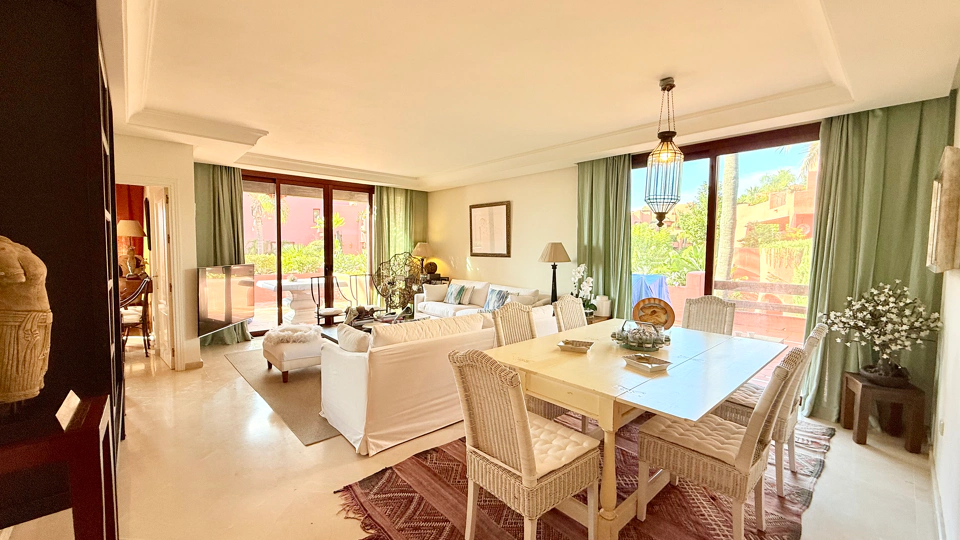 Apartamento en venta en Menara Beach, Estepona Este