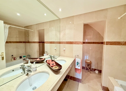 Apartamento en venta en Menara Beach, Estepona Este