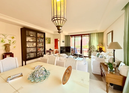 Apartamento en venta en Menara Beach, Estepona Este