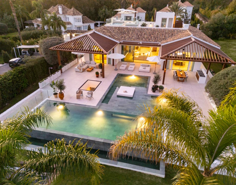 Villa en venta en Aloha, Nueva Andalucia