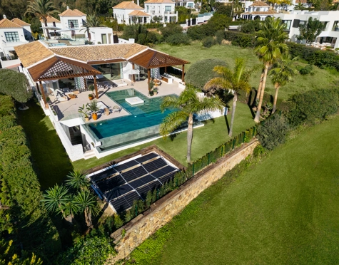 Villa en venta en Aloha, Nueva Andalucia