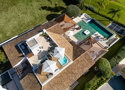 EXQUISITA VILLA EN PRIMERA LÍNEA DE GOLF CON AMENIDADES DE ALTA GAMA