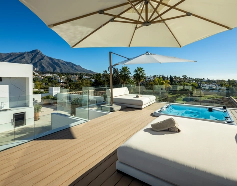 Villa en venta en Aloha, Nueva Andalucia