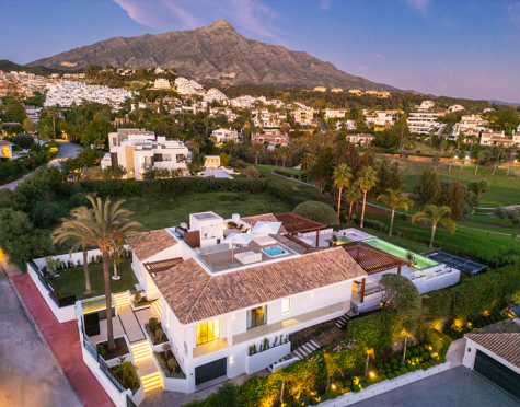 Villa en venta en Aloha, Nueva Andalucia