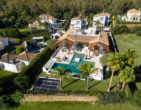 Villa en venta en Aloha, Nueva Andalucia