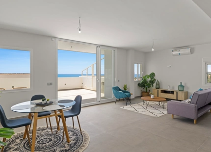 STUNNING FRONTLINE 3-BEDROOM DUPLEX PENTHOUSE WITH PANORAMIC SEA VIEWS