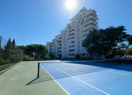STUNNING FRONTLINE 3-BEDROOM DUPLEX PENTHOUSE WITH PANORAMIC SEA VIEWS