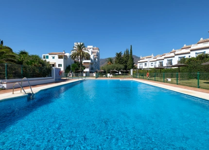 STUNNING FRONTLINE 3-BEDROOM DUPLEX PENTHOUSE WITH PANORAMIC SEA VIEWS