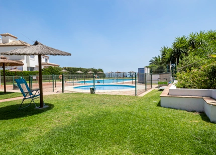 STUNNING FRONTLINE 3-BEDROOM DUPLEX PENTHOUSE WITH PANORAMIC SEA VIEWS