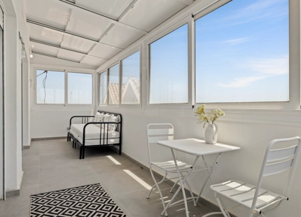 STUNNING FRONTLINE 3-BEDROOM DUPLEX PENTHOUSE WITH PANORAMIC SEA VIEWS