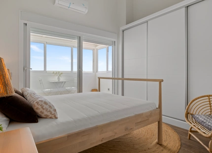 STUNNING FRONTLINE 3-BEDROOM DUPLEX PENTHOUSE WITH PANORAMIC SEA VIEWS