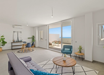 STUNNING FRONTLINE 3-BEDROOM DUPLEX PENTHOUSE WITH PANORAMIC SEA VIEWS