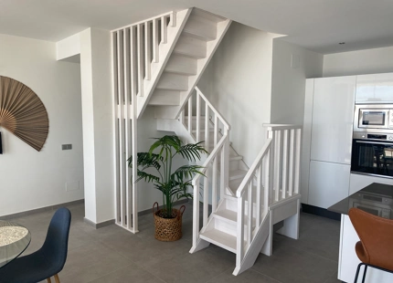 STUNNING FRONTLINE 3-BEDROOM DUPLEX PENTHOUSE WITH PANORAMIC SEA VIEWS