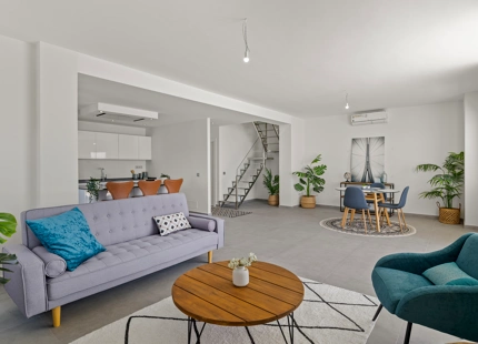 STUNNING FRONTLINE 3-BEDROOM DUPLEX PENTHOUSE WITH PANORAMIC SEA VIEWS