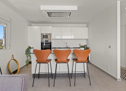 STUNNING FRONTLINE 3-BEDROOM DUPLEX PENTHOUSE WITH PANORAMIC SEA VIEWS