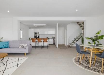 STUNNING FRONTLINE 3-BEDROOM DUPLEX PENTHOUSE WITH PANORAMIC SEA VIEWS
