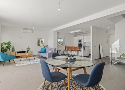 STUNNING FRONTLINE 3-BEDROOM DUPLEX PENTHOUSE WITH PANORAMIC SEA VIEWS