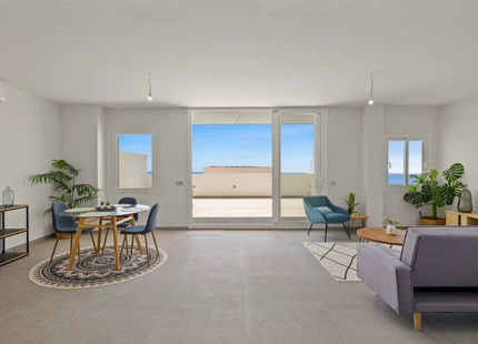 STUNNING FRONTLINE 3-BEDROOM DUPLEX PENTHOUSE WITH PANORAMIC SEA VIEWS