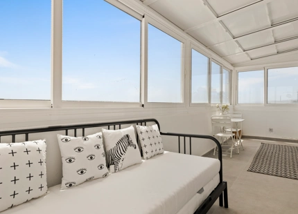 STUNNING FRONTLINE 3-BEDROOM DUPLEX PENTHOUSE WITH PANORAMIC SEA VIEWS