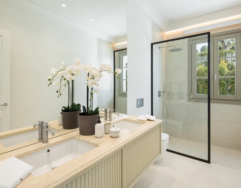 Villa for sale in Nueva Andalucia, Marbella