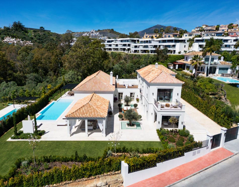 Villa for sale in Nueva Andalucia, Marbella