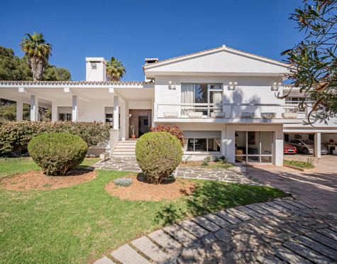 Villa for sale in El Mirador, Marbella